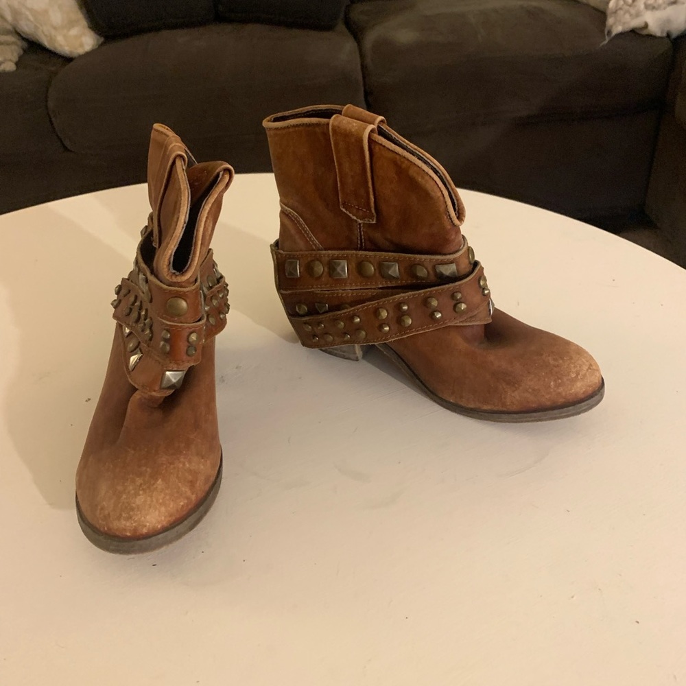 NWT Circle G cognac booties size 8.5